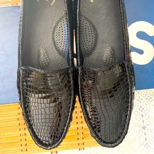 SAS Simplify Black Croc slip on loafer size 9S womens comfort shoes